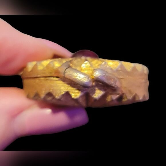 60's Vintage Houbigant Solid Perfume Compact with Chantilly Red Cabochon - Picture 8 of 12